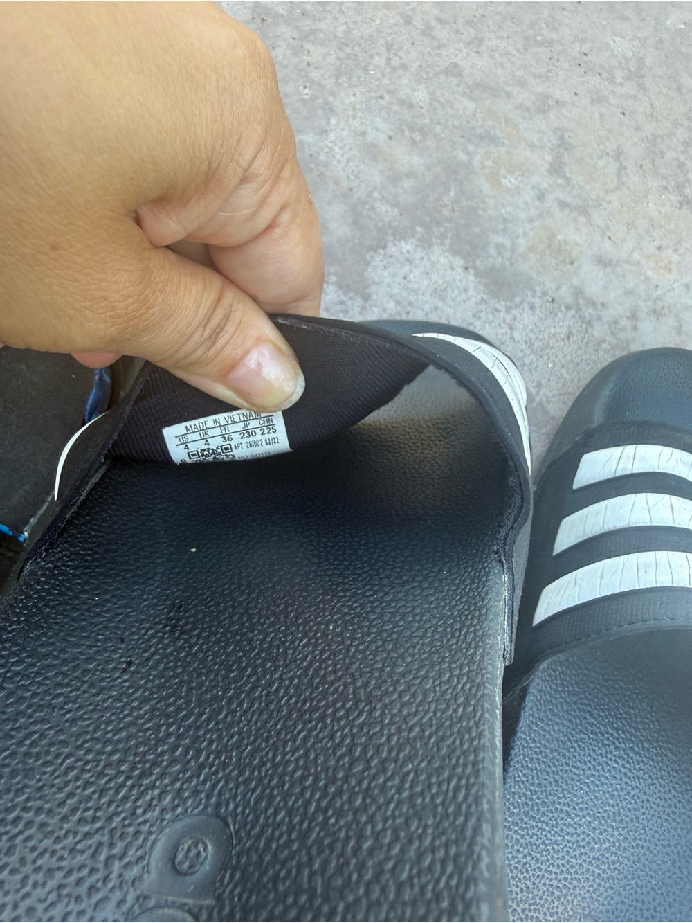 Bundle of 2 Boys Youth Shoes adidas Kids Black Slide & Boys Sport Sandals size 4 - Picture 5 of 9